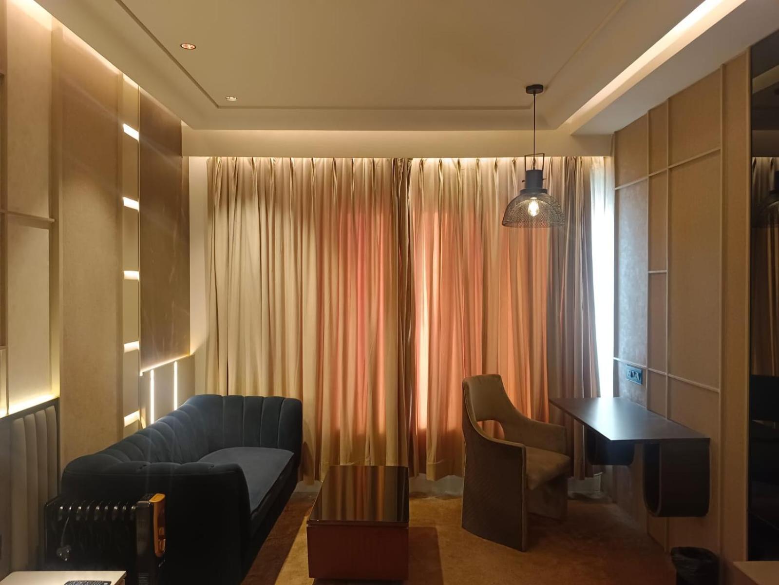 The Galgotias Hotel Gurugram Gurgáon Exteriér fotografie